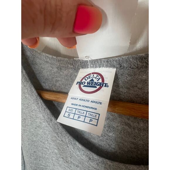 NWT New Havana Cuba Flag Delta Pro Weight Gray Tank Top Sleeveless Size Small - Picture 5 of 8